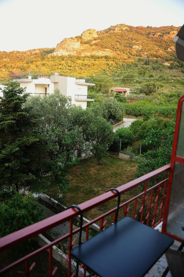 Sea Breeze Apartment Palaiontsiflikion Exterior photo